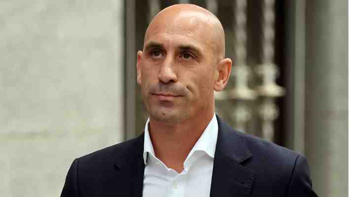 Tribunal español decide juzgar a Luis Rubiales por considerar que beso a Jenni Hermoso "no fue consentido"