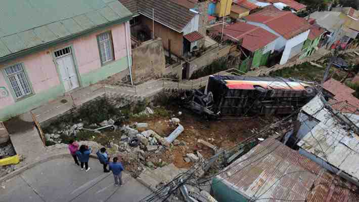 Muere menor de siete años herida en accidente originado por bus en cerro Cárcel de Valparaíso