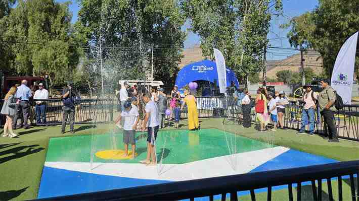 Ola de calor: Anuncian apertura de 45 plazas de agua en la RM para evitar manipulación de grifos