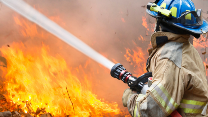 De la academia a la acción: Estudiantes desarrollan innovación práctica para los desafíos de bomberos