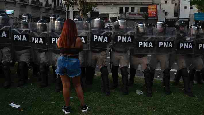 Polémica en Argentina: Denuncian la "detención irregular" de 4 mujeres durante protesta contra Milei en el Congreso