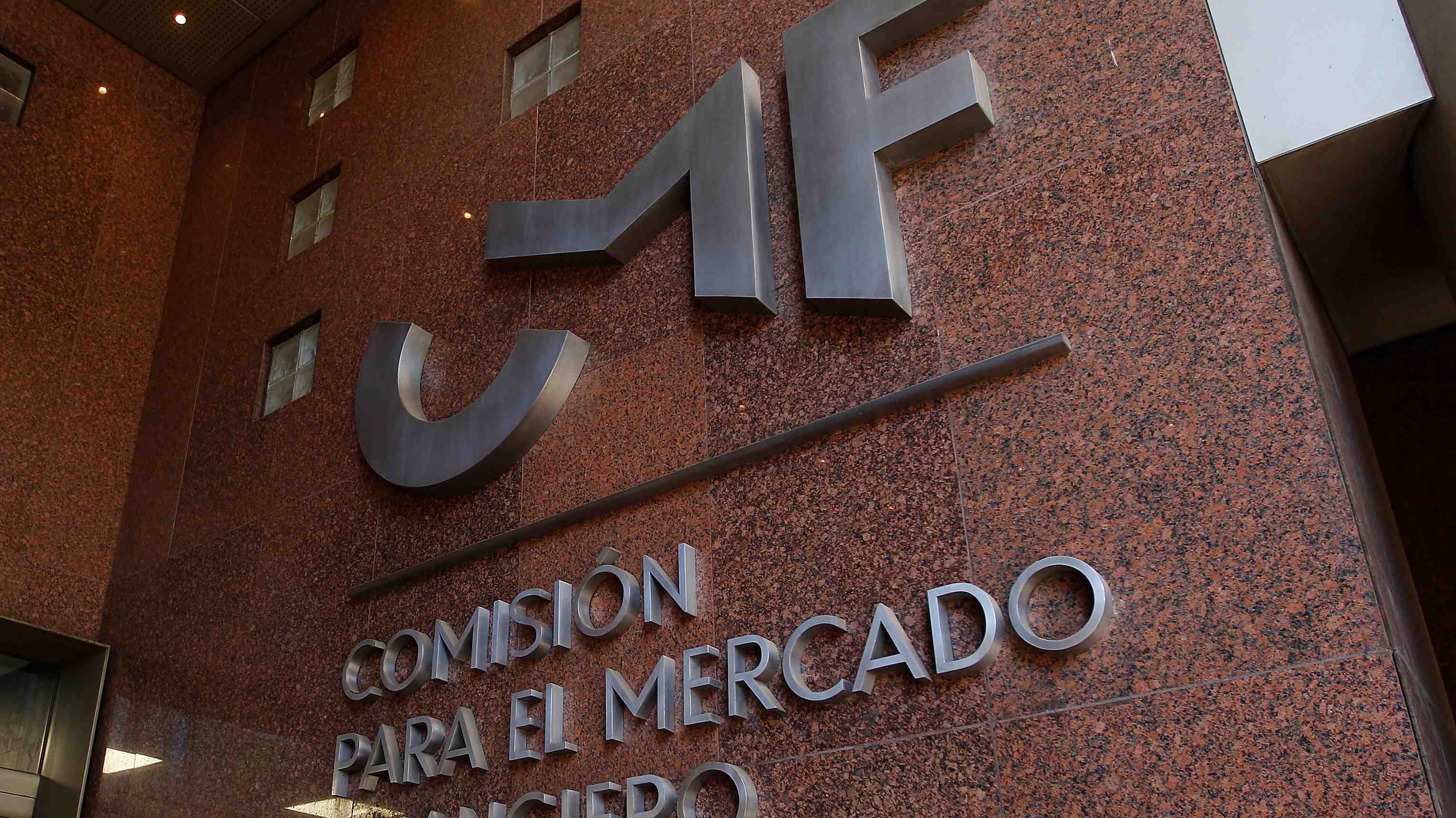 BancoEstado entre ellos: CMF multa a cuatro entidades por otorgar créditos a deudores de pensiones de alimentos
