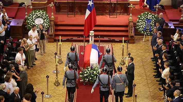 Vuelo desde Valdivia y concurrido velorio en el ex Congreso: Así fue el primer día del funeral de Estado del ex Presidente Piñera