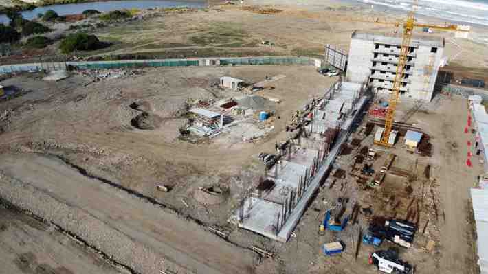 Constructora demanda al Estado por "indefinición" sobre humedal urbano que frena proyecto inmobiliario en Los Molles