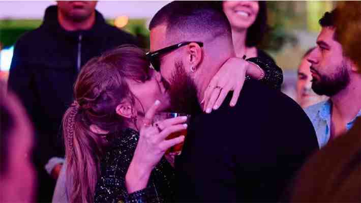 Videos: Los románticos momentos entre Taylor Swift y Travis Kelce en el after party del Super Bowl