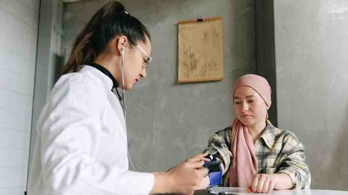 No más discriminación financiera ni laboral a pacientes recuperados: El derecho al olvido oncológico es ley