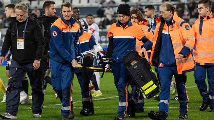Conmoción en Francia: Futbolista queda en coma inducido tras sufrir traumatismo craneal y hasta Mbappé pide por él