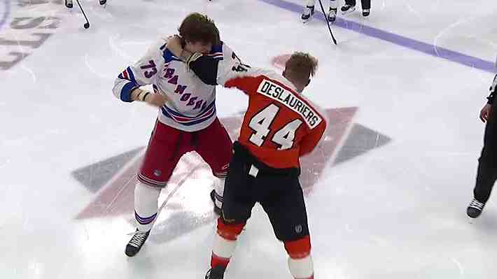 "La pelea del año": Mira el descomunal combate en la NHL que da la vuelta al mundo