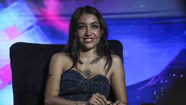 "Es una decisión sabia": María Becerra se refiere a la baja de Peso Pluma por "problemas personales"