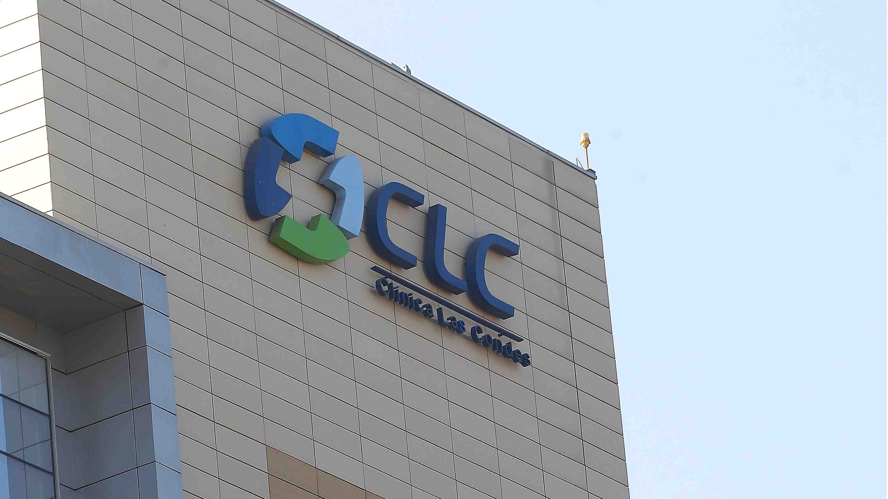 Números rojos, demanda de Cruz Verde y problemas con Isapres: Sigue la crisis en Clínica Las Condes