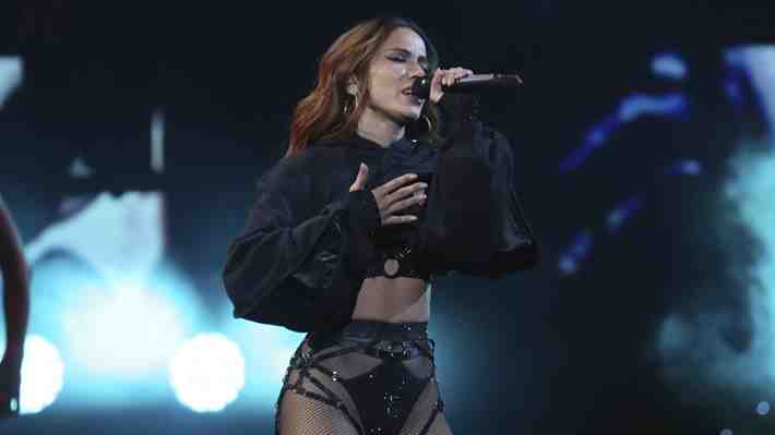 Con su clásico paso incluido: Anitta brilla y llena de ritmo la cuarta noche de Viña 2024