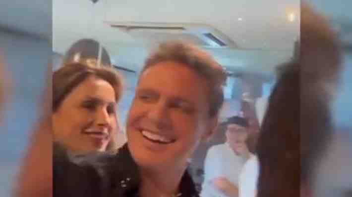 Video | Luis Miguel comió junto a su novia, Paloma Cuevas, en un restaurante en Vitacura a su regreso a Chile