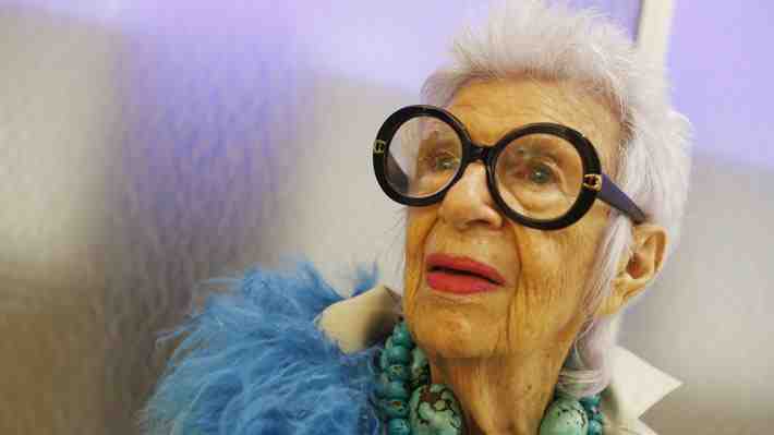 A los 102 años muere Iris Apfel, icono de la moda y destacada influencer en EE.UU.
