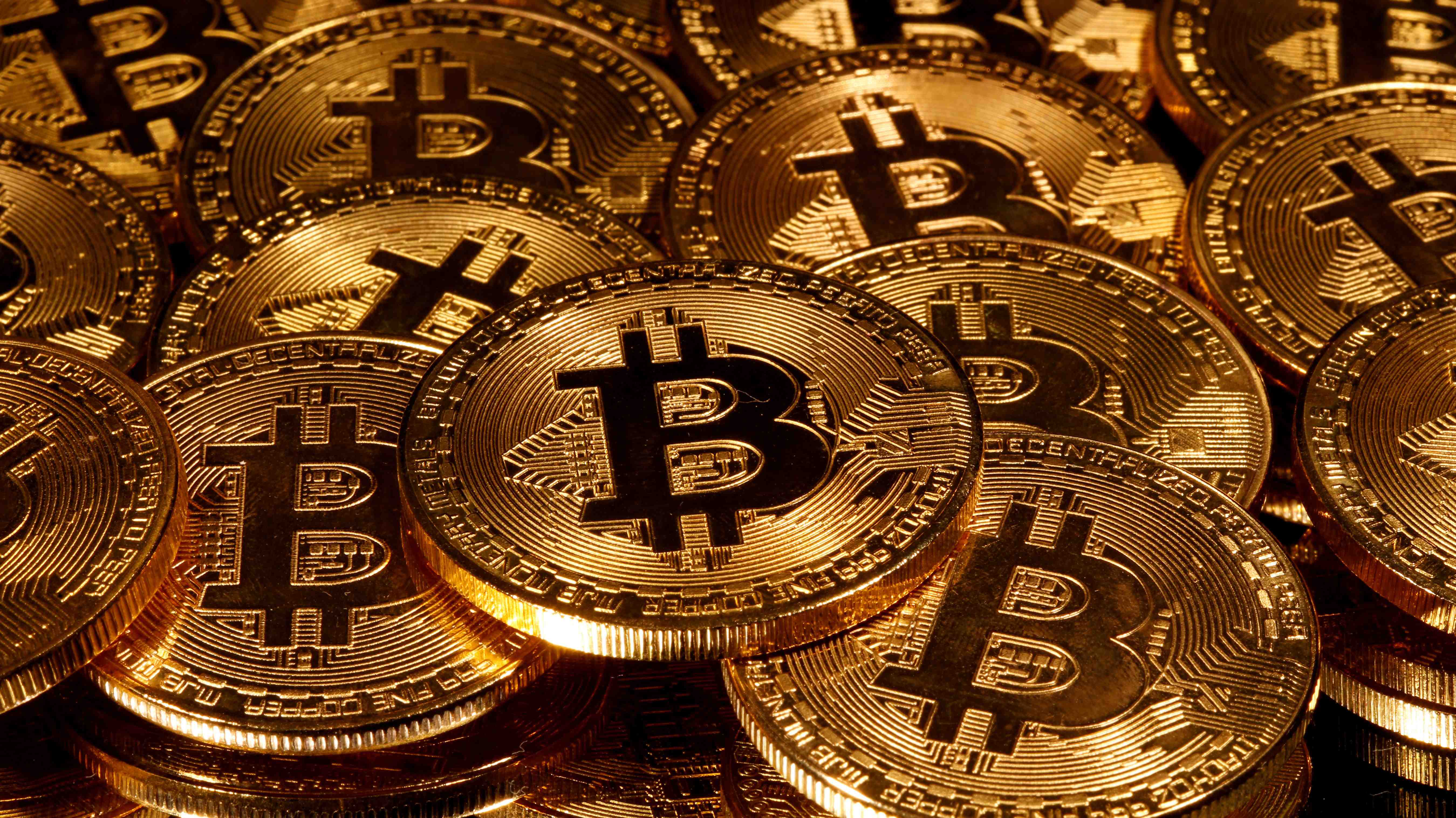 Bitcoin sube hasta superar los US$69 mil y alcanza un nuevo máximo histórico