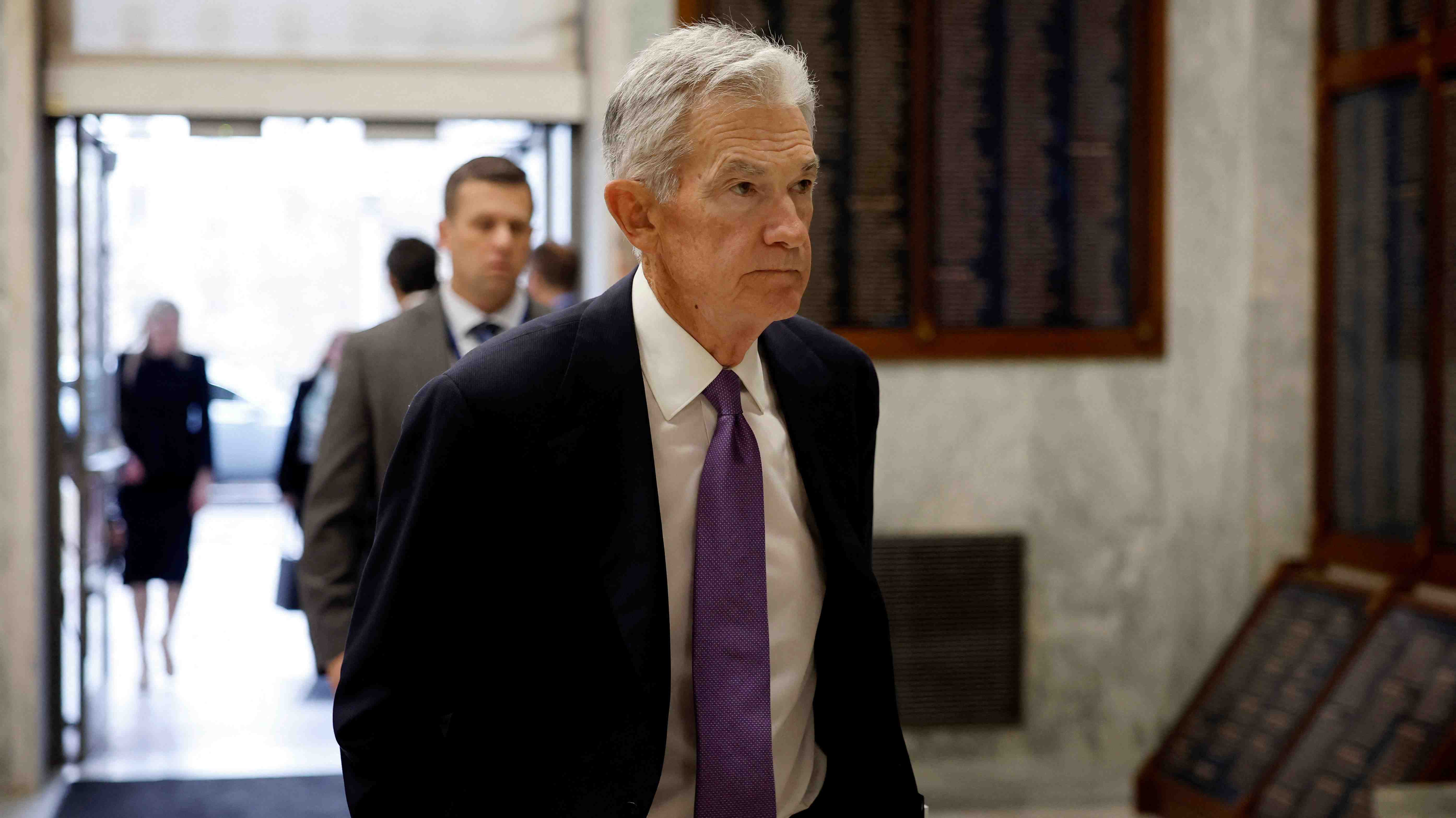 Fed no tiene prisa: Powell reitera que se necesita más confianza en la inflación para recortar tasas en EE.UU.