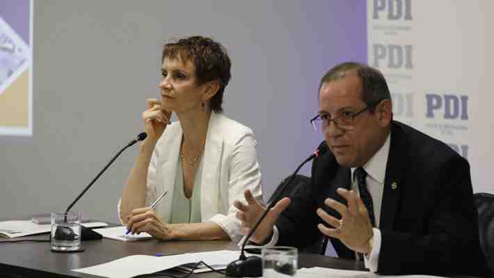 Hermetismo de la PDI y Gobierno: Muñoz se retiró en silencio de La Moneda tras reunión con Tohá