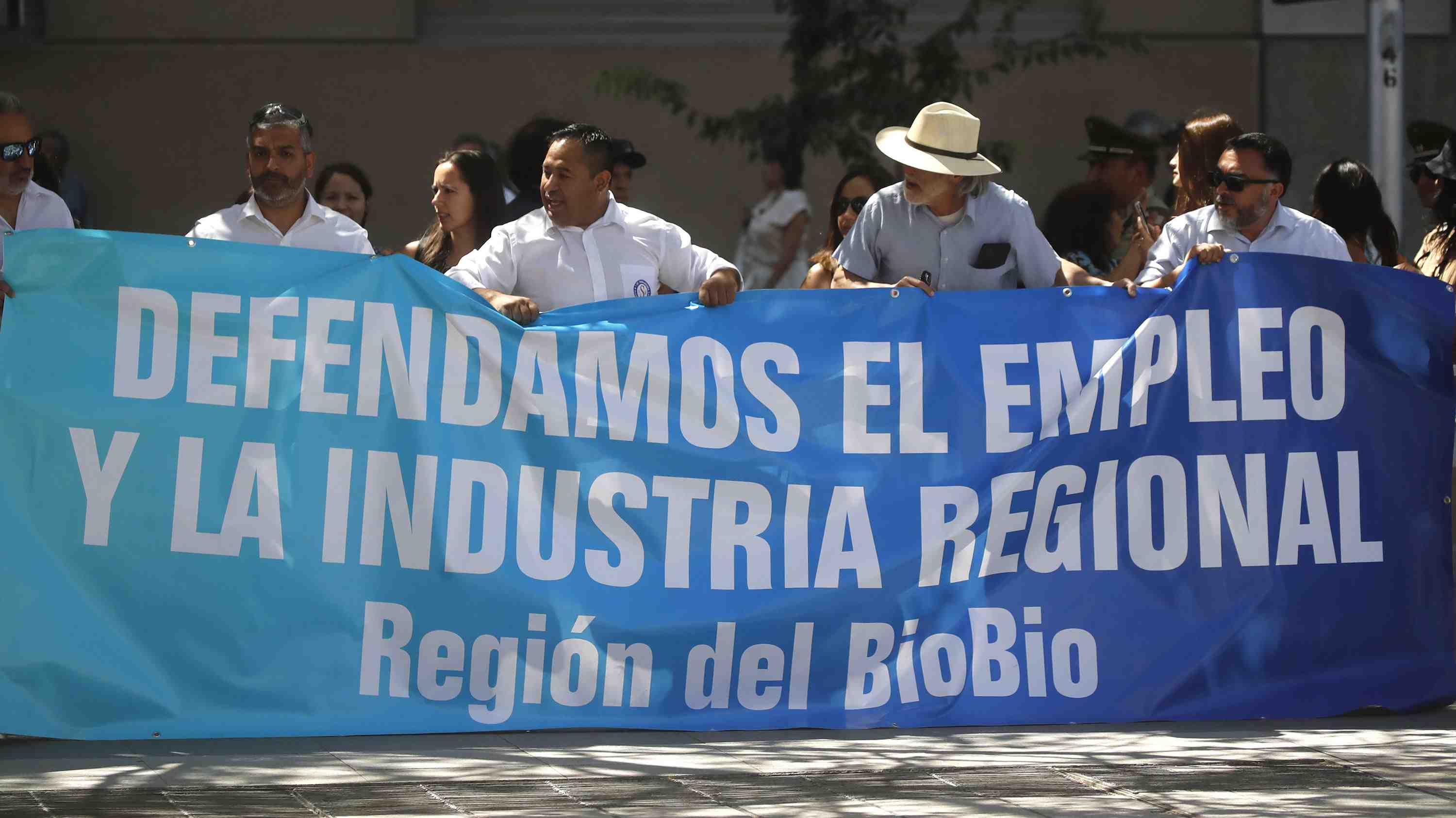 Gobernador del Biobío urge a Grau apurar aranceles para acero chino y "proteger" a Huachipato: "La amenaza es seria"