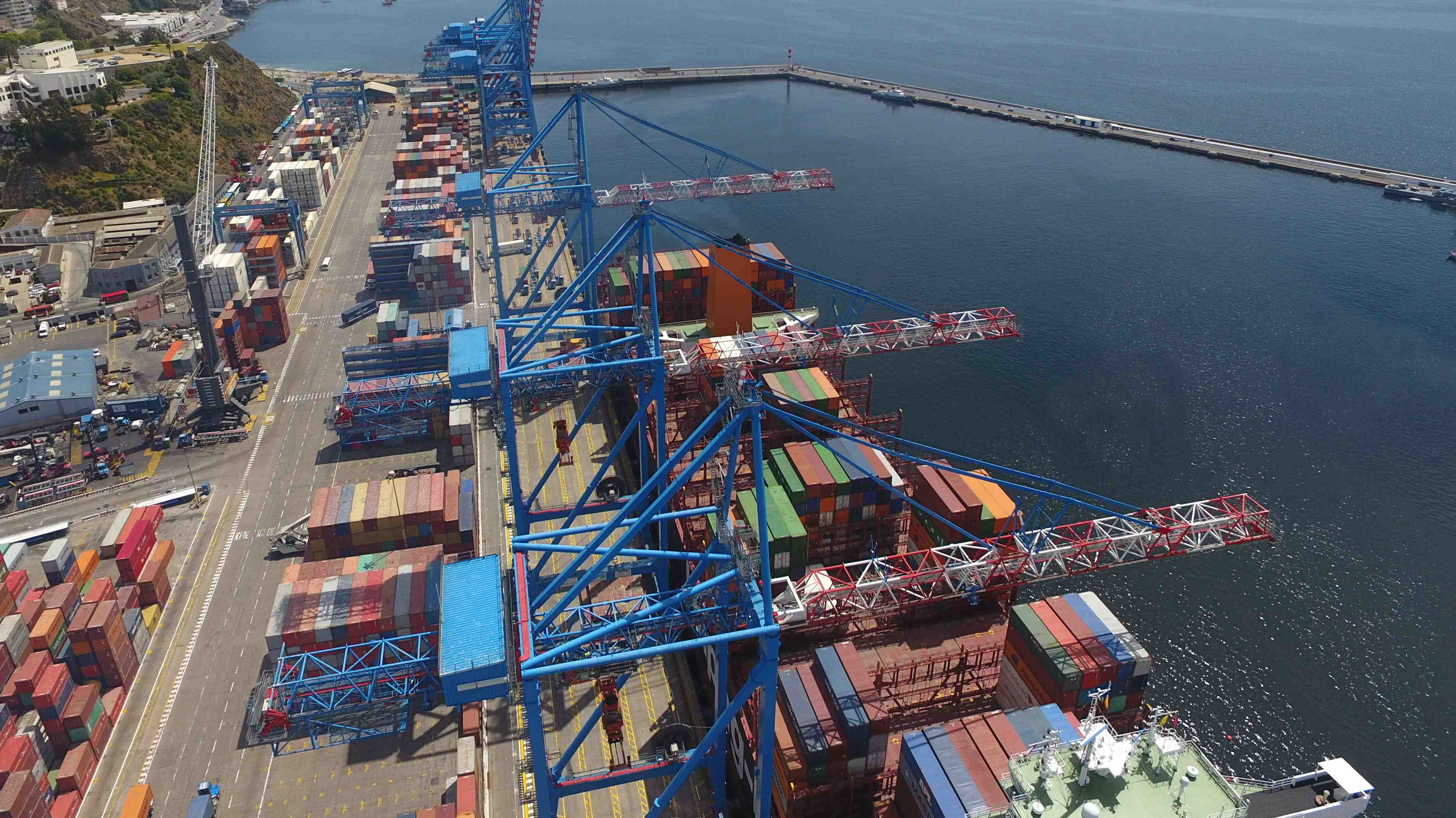 Por abuso de posición dominante: FNE pide multa de US$21,7 millones para terminales portuarios