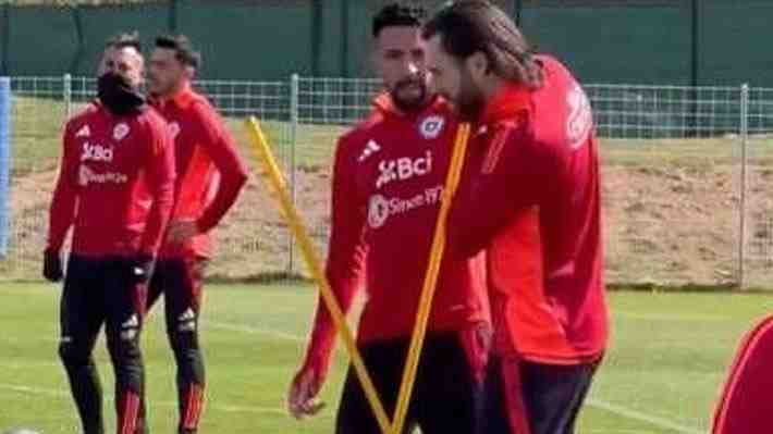 Las notables bromas del plantel de la "Roja" a Ben Brereton en la previa del amistoso de Chile ante Francia