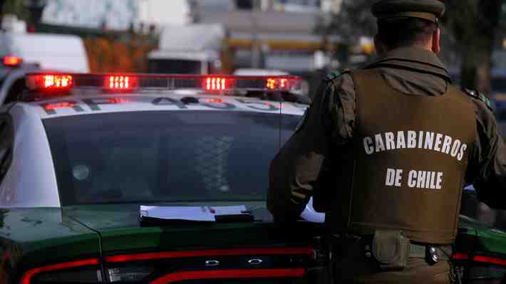 Hombre es detenido en Quinta Normal en procedimiento de violencia intrafamiliar: Intentó agredir a Carabineros con cuchillos