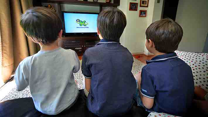 Canales aprueban idea del CNTV de cambiar el horario para adultos en la TV