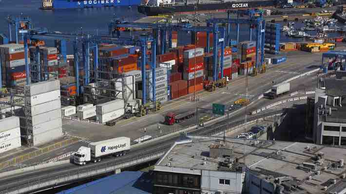 Gremios agrícolas y pymes advierten por paro de portuarios: "Afecta a la seguridad alimentaria de Chile"