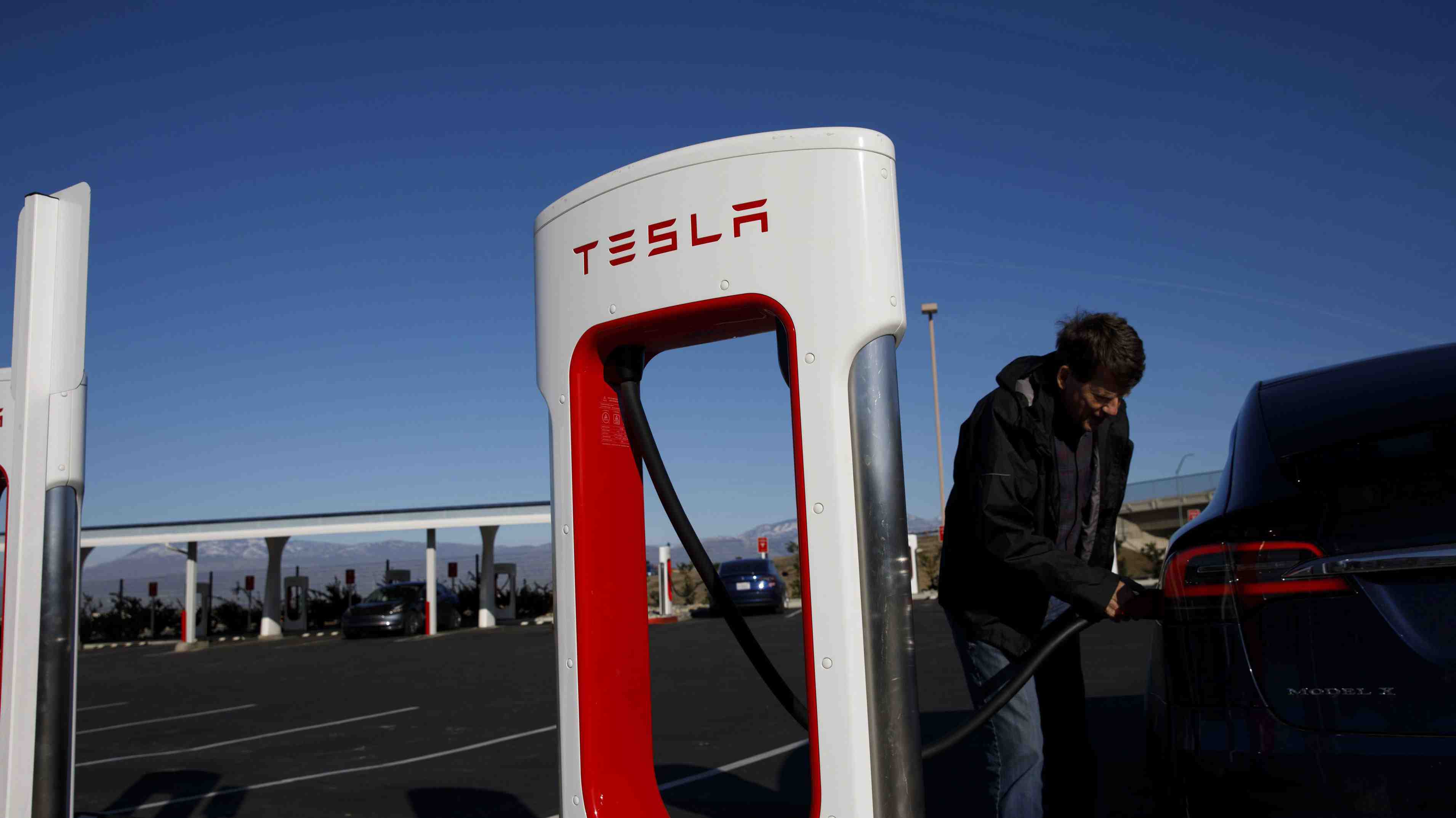 Tesla despedirá al 10% de sus empleados en el mundo por los efectos de la baja demanda de autos eléctricos