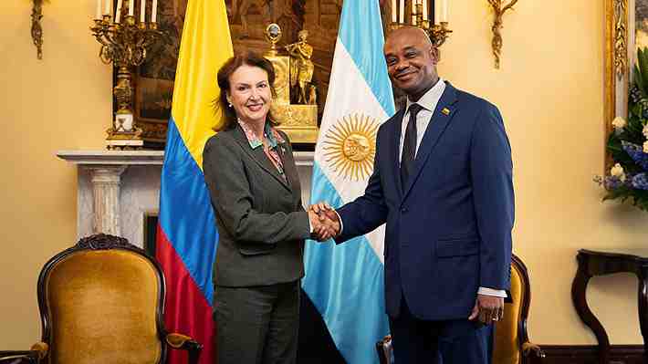 Cancilleres de Colombia y Argentina se reúnen y zanjan conflicto entre Petro y Milei