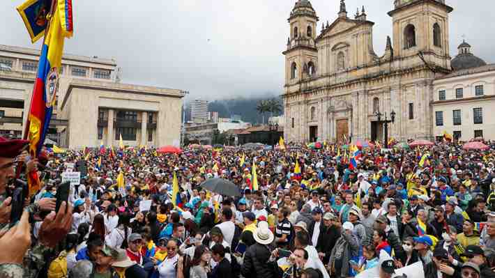 Petro reconoce masividad de las protestas en su contra y desafía: "Las fuerzas populares deben responder" el 1 de mayo