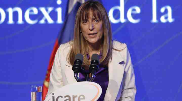 Presidenta de Icare en Enade: "Hemos sido testigos de un clima que le hace mal a Chile"