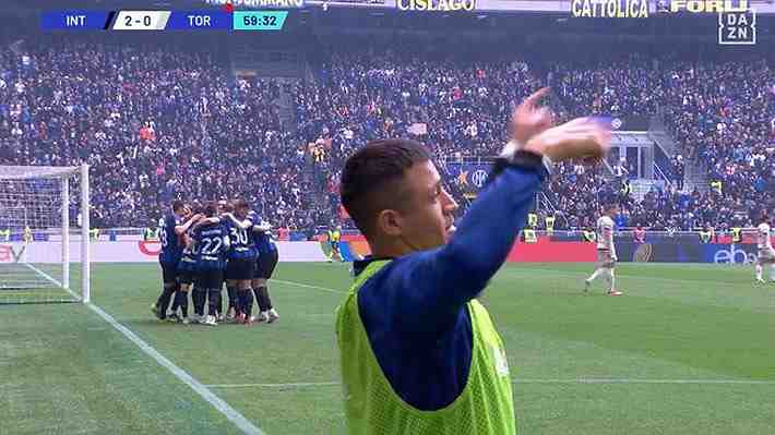 El notable gesto de Alexis Sánchez a su DT en el partido en que el Inter festejó el título del Calcio