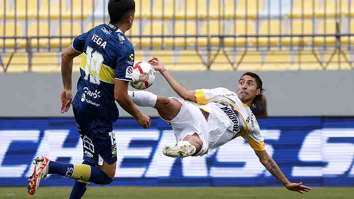 Fue una volea espectacular: Mira el golazo de Luciano Cabral para Coquimbo ante Everton