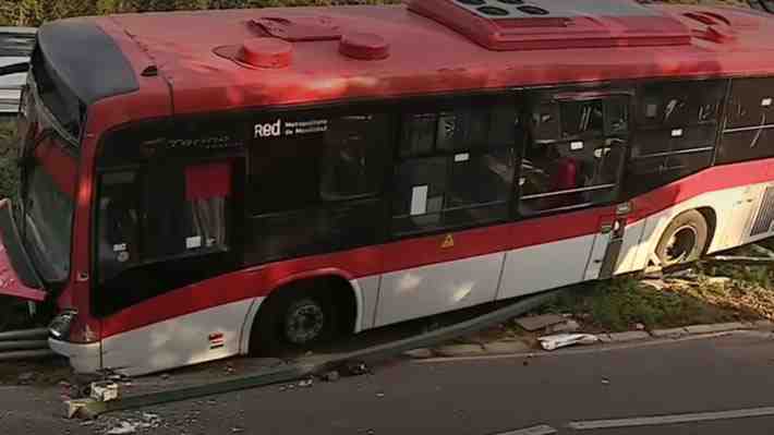 Lo Barnechea: Bus del transporte público sufre accidente ante presencia de conejos en la vía