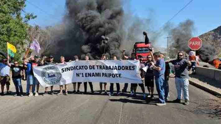 Trabajadores de estatales se manifiestan: Bloqueos por cierre de fundición Paipote y protesta por despidos en Enap