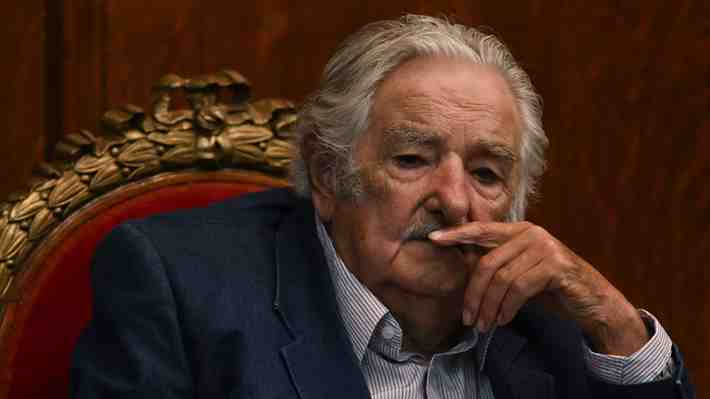 Especialista asegura que "edad avanzada" y "enfermedades subyacentes" de "Pepe" Mujica complican su diagnóstico
