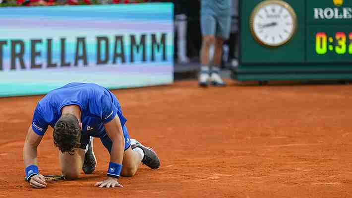 Mira el momento en que Jiri Lehecka, 31 del mundo, se derrumba en pleno punto y se retira en semis del Masters de Madrid