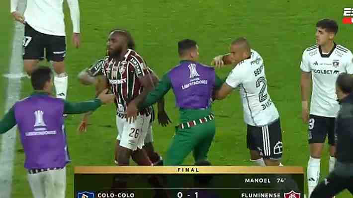 Video: Leandro Benegas estalló y desató una gresca tras la caída de Colo Colo en Copa Libertadores