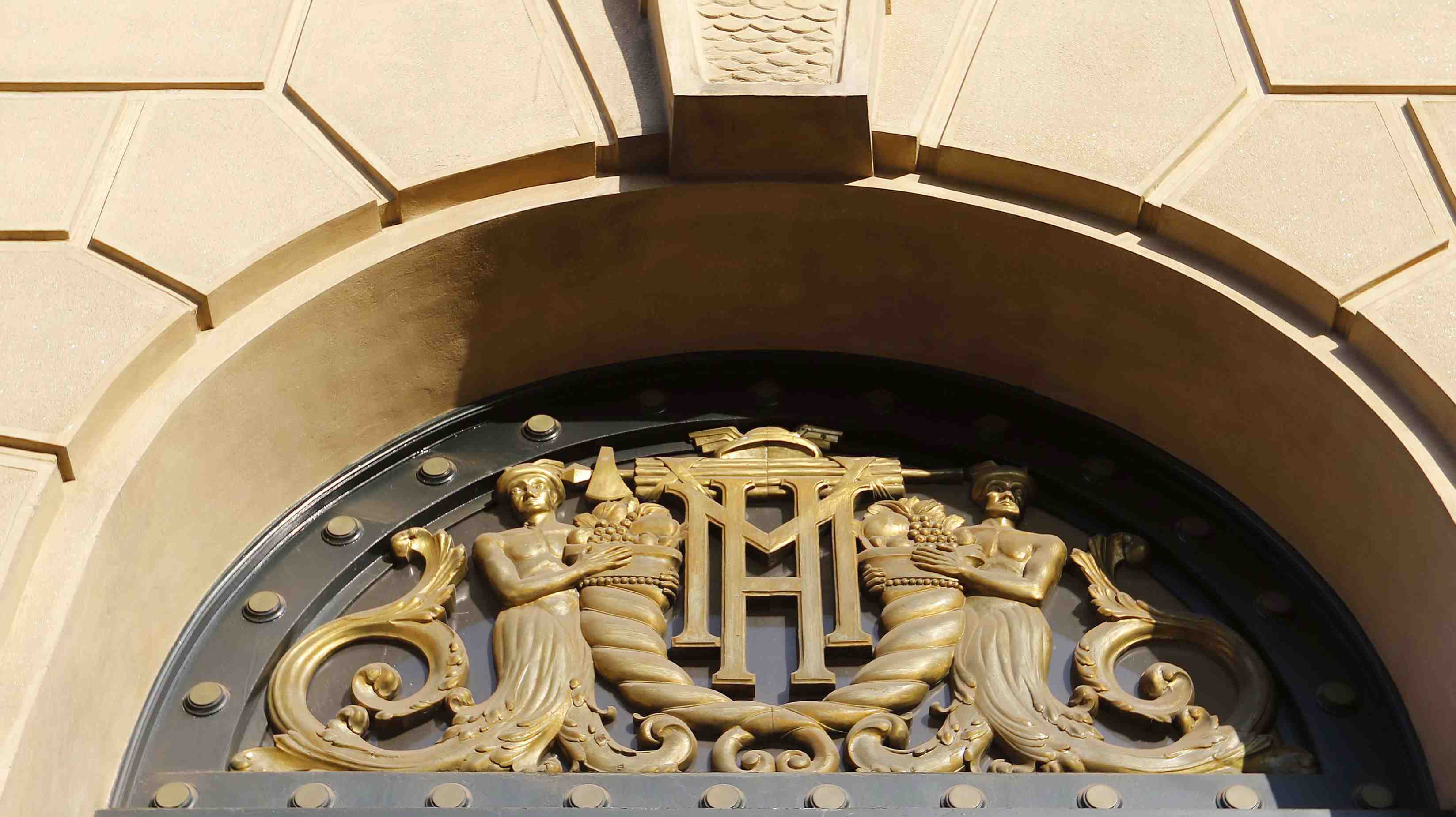 Hacienda sube estimación y proyecta un crecimiento de 2,7% para este año