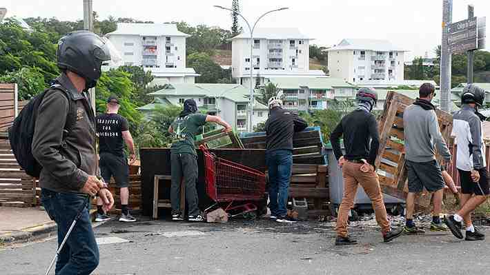 Protestas en Nueva Caledonia preocupan en Francia: Decretan estado de emergencia tras cuatro muertos por disturbios