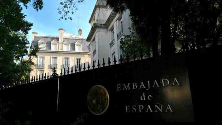 Escala la crisis: España anuncia que retira "definitivamente" a su embajadora en Argentina