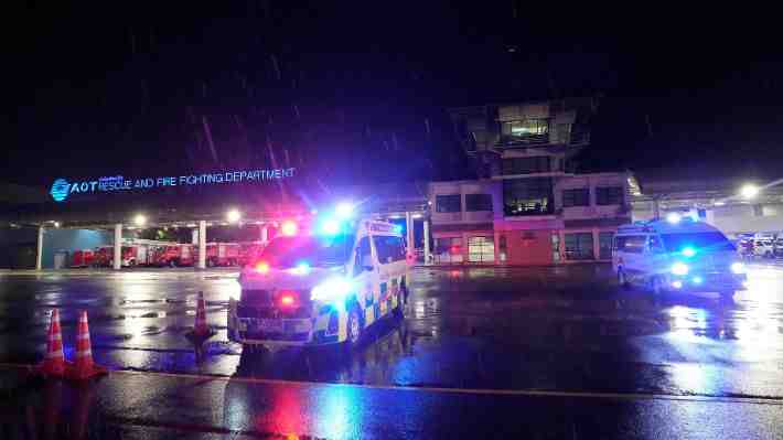 Tras fallecido en vuelo por turbulencias: Aerolínea informa que hay 18 hospitalizados y revela nacionalidades de pasajeros