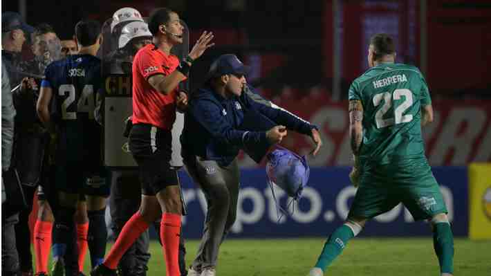 Escándalo en el Sao Paulo-Talleres en Libertadores: Policía agrede a futbolista argentino y dos son detenidos... Mira las imágenes