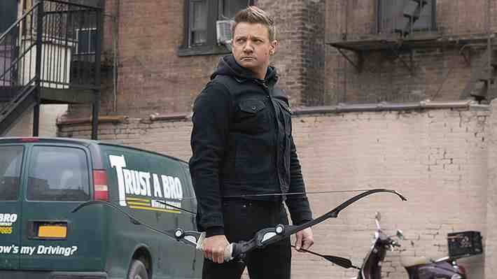 Jeremy Renner se suma a la tercera parte de "Entre navajas y secretos": Será su primera película tras grave accidente