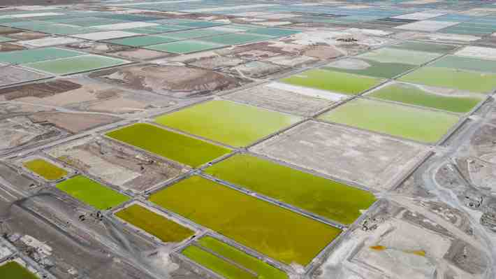 China Tianqui insiste en críticas por acuerdo SQM-Codelco y subraya que aún no es "definitivo ni válido"