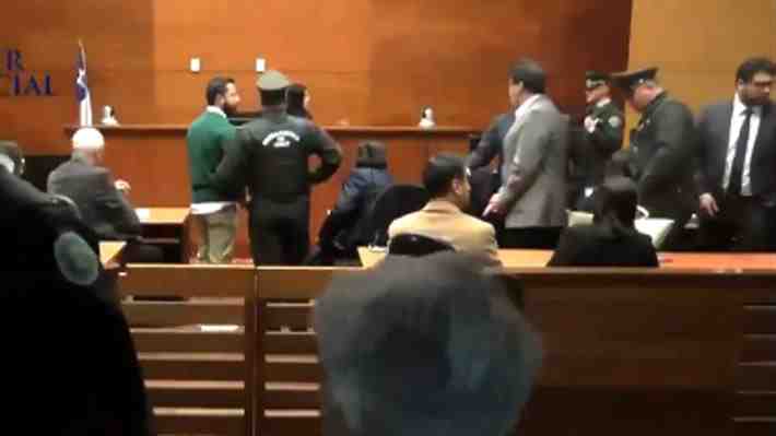 Video: El momento en que Jadue (PC) deja esposado el tribunal tras decretarse su prisión preventiva
