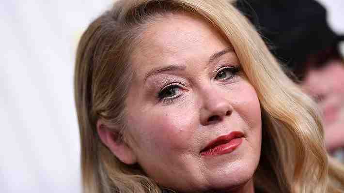 Christina Applegate, quien padece esclerosis múltiple, confiesa estar pasando por un período oscuro: "Ya no disfruto de la vida"