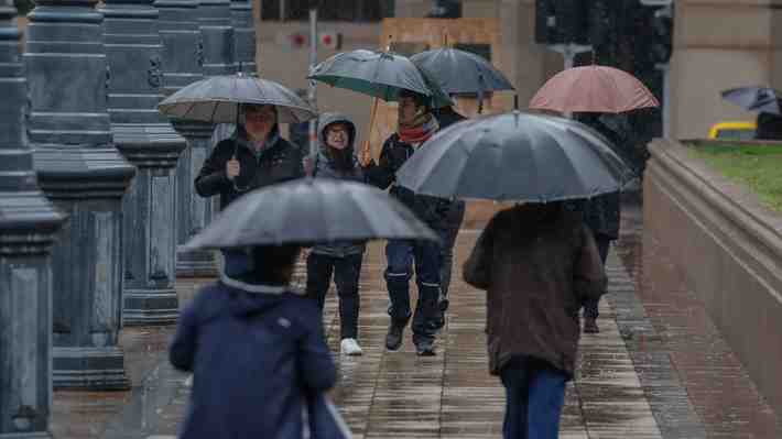 Mineduc suspende clases para este miércoles en cinco regiones por fuertes precipitaciones