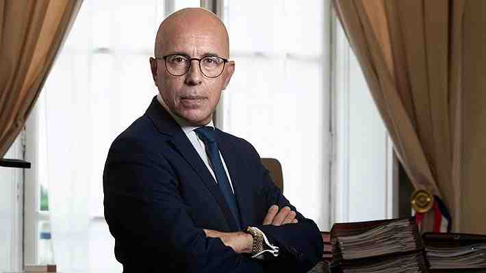 Terremoto en la derecha francesa: Partido conservador expulsa a su presidente por proponer una alianza con Le Pen
