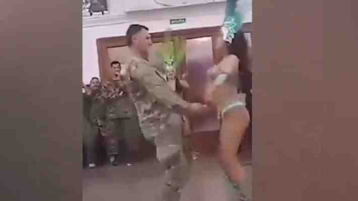 Fuerza Aérea argentina sanciona a funcionarios por fiesta con bailarinas que se hizo viral: Celebraban el Día del Padre