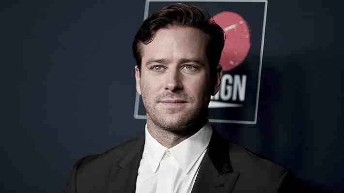 Actor Armie Hammer califica como "bizarras" y "divertidas" las acusaciones de canibalismo que se hicieron sobre él